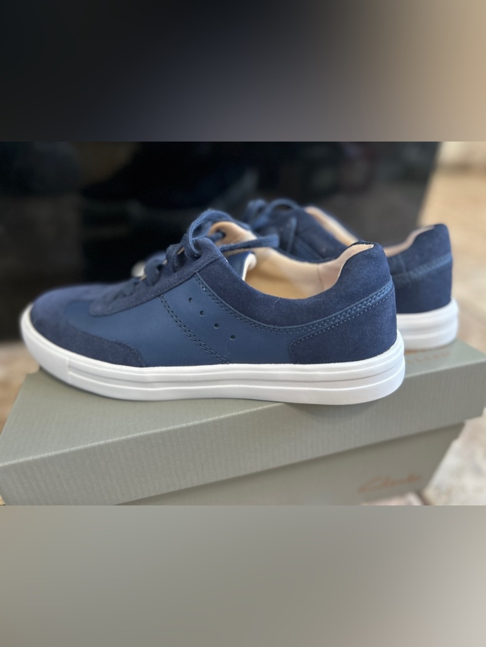 Clarks Makea Court Navy Blue & White Leather Women’s Sneakers sz 9.5 NWT - Picture 2 of 7